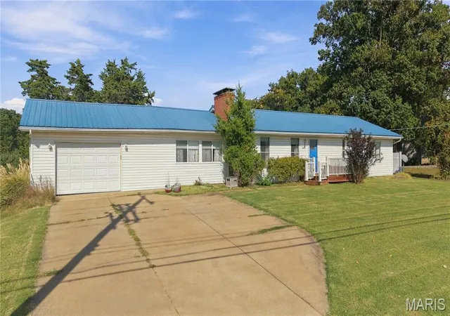 Photo 1 of Sale Pending at 1308 Crystal Hts Rd, Crystal City, MO 63019 | MLS# MIS26066265 | Listing updated on 2026-10-29