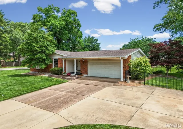 Photo 1 of Single family home for sale at 8970 S Laclede Sta Rd, Saint Louis, MO 63123 | MLS# MIS26066268 | Listing updated on 2026-10-20