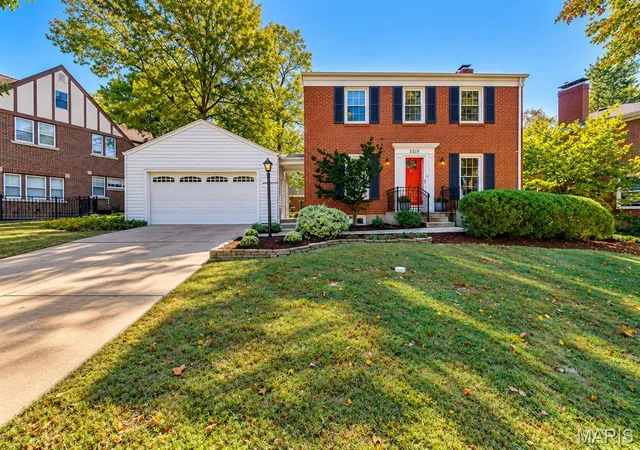 Photo 1 of Sale Pending at 2216 Ferncliff Ln, Saint Louis, MO 63122 | MLS# MIS26066279 | Listing updated on 2026-10-17