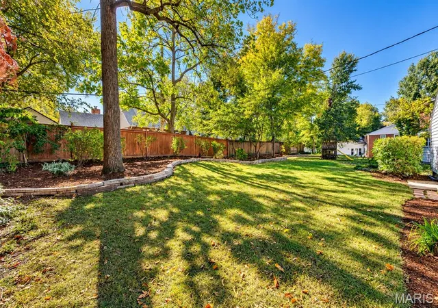 Photo 3 of Sale Pending at 2216 Ferncliff Ln, Saint Louis, MO 63122 | MLS# MIS26066279 | Listing updated on 2026-10-17