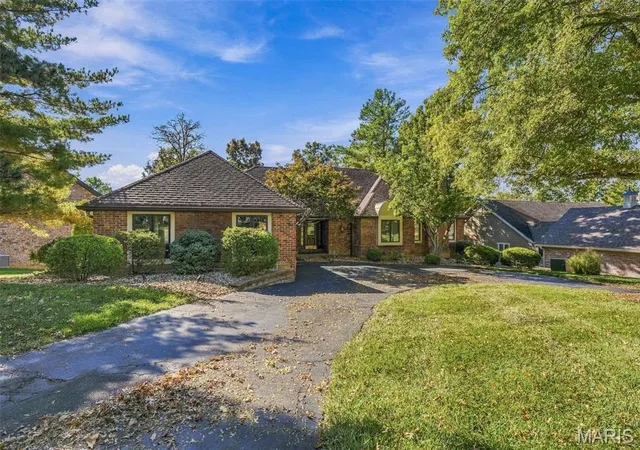 Photo 2 of Sale Pending at 741 Cedar Fld Ct, Chesterfield, MO 63017 | MLS# MIS26066280 | Listing updated on 2026-10-27