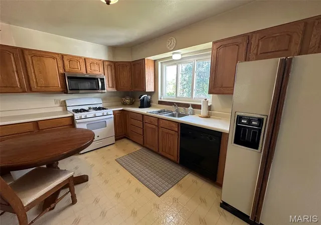 Photo 4 of Single family home for sale at 8851 Glen Rose Dr, Saint Louis, MO 63126 | MLS# MIS26066285 | Listing updated on 2026-10-28