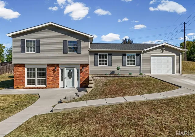 Photo 1 of Sale Pending at 4301 Barth Dr, Saint Louis, MO 63125 | MLS# MIS26066290 | Listing updated on 2026-10-18