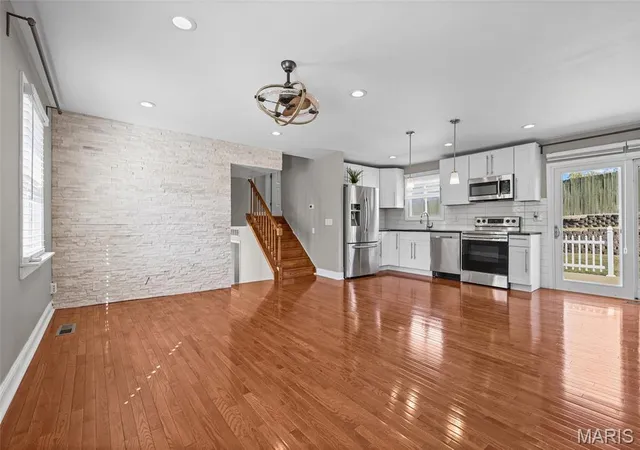 Photo 2 of Sale Pending at 4301 Barth Dr, Saint Louis, MO 63125 | MLS# MIS26066290 | Listing updated on 2026-10-18