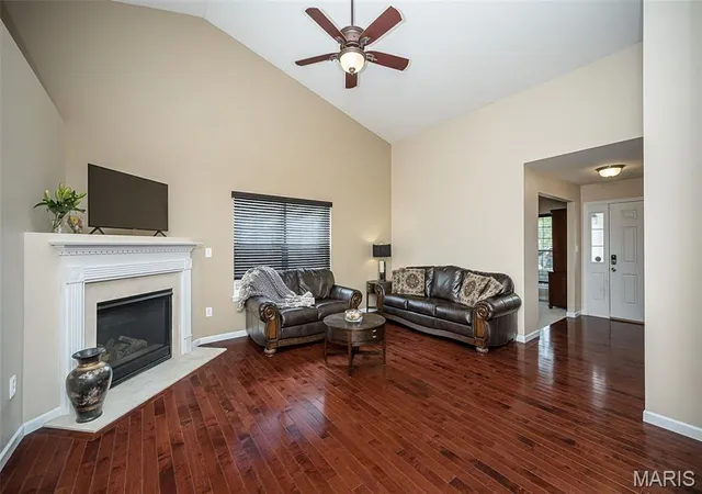 Photo 4 of Sale Pending at 144 Baxter Cmns Dr, Manchester, MO 63011 | MLS# MIS26066292 | Listing updated on 2026-10-19