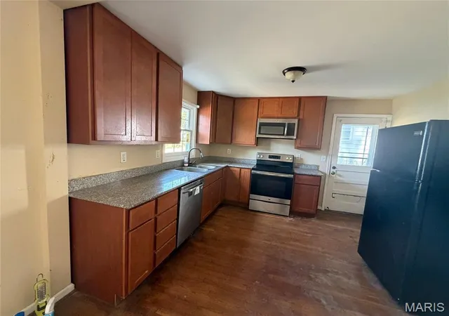 Photo 3 of Sale Pending at 7625 Belwood Dr, Saint Louis, MO 63121 | MLS# MIS26066293 | Listing updated on 2026-10-26