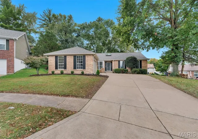 Photo 1 of Sale Pending at 4 Westbrooke Ter Ct, Ballwin, MO 63021 | MLS# MIS26066299 | Listing updated on 2026-10-20