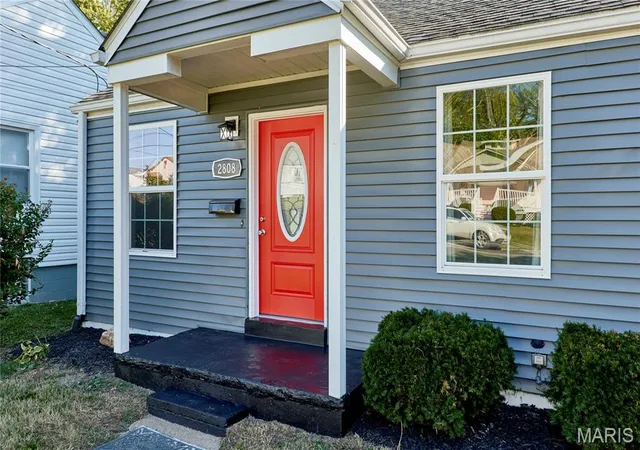Photo 3 of Single family home for sale at 2808 Annapolis Ave, Saint Louis, MO 63114 | MLS# MIS26066301 | Listing updated on 2026-10-27
