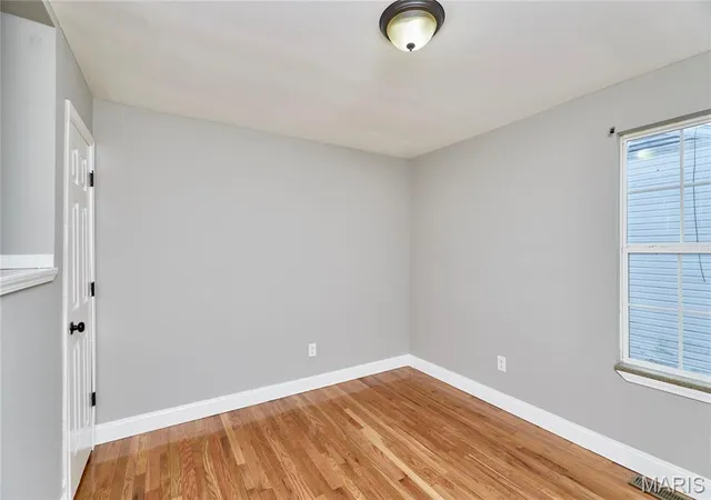 Photo 4 of Single family home for sale at 2808 Annapolis Ave, Saint Louis, MO 63114 | MLS# MIS26066301 | Listing updated on 2026-10-27