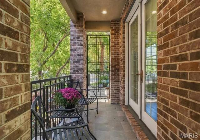 Photo 3 of Single family home for sale at 248 Gay Ave, Saint Louis, MO 63105 | MLS# MIS26066302 | Listing updated on 2026-10-28