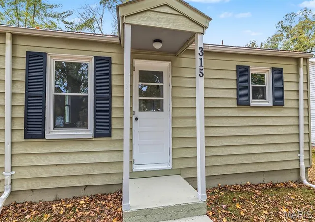 Photo 1 of Single family home for sale at 315 W James Blvd, Saint James, MO 65559 | MLS# MIS26066308 | Listing updated on 2026-10-17