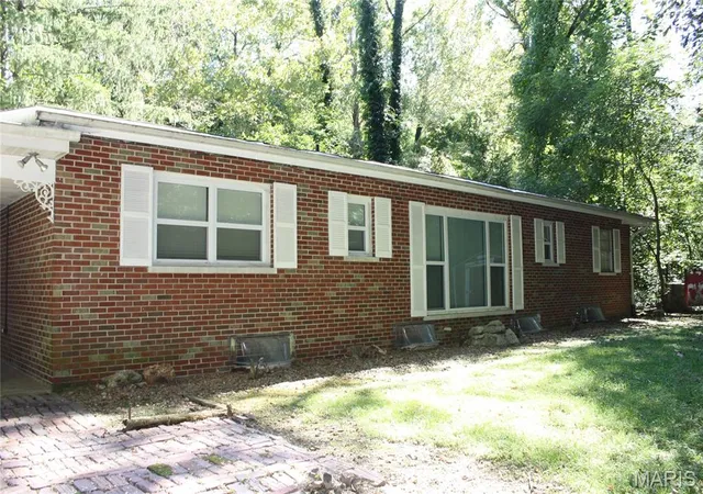 Photo 2 of Single family home for sale at 22 Newman Dr, Belleville, IL 62223 | MLS# MIS26066309 | Listing updated on 2026-10-22