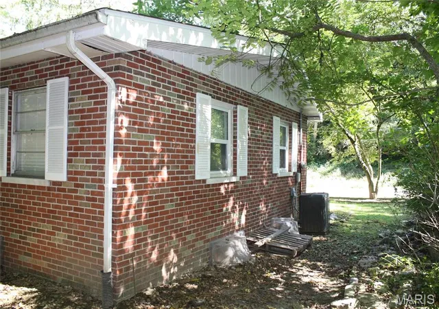 Photo 3 of Single family home for sale at 22 Newman Dr, Belleville, IL 62223 | MLS# MIS26066309 | Listing updated on 2026-10-22