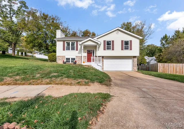 Photo 3 of Single family home for sale at 463 Talbert Ct, Ballwin, MO 63021 | MLS# MIS26066311 | Listing updated on 2026-10-29