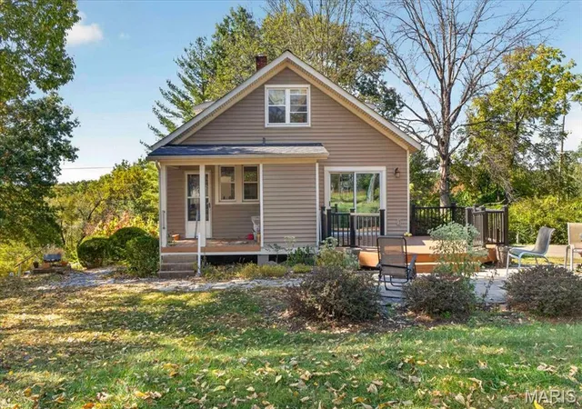 Photo 2 of Sale Pending at 511 Ries Rd, Ballwin, MO 63021 | MLS# MIS26066321 | Listing updated on 2026-10-19