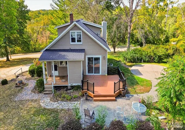 Photo 3 of Sale Pending at 511 Ries Rd, Ballwin, MO 63021 | MLS# MIS26066321 | Listing updated on 2026-10-19