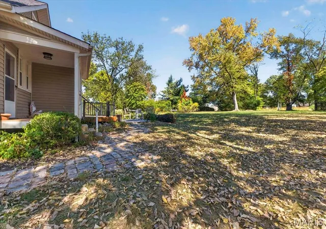Photo 4 of Sale Pending at 511 Ries Rd, Ballwin, MO 63021 | MLS# MIS26066321 | Listing updated on 2026-10-19