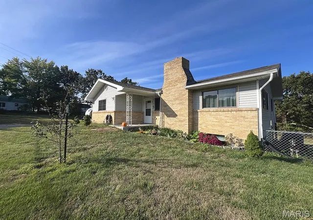 Photo 2 of Single family home for sale at 407 Lee Ave, Richland, MO 65556 | MLS# MIS26066334 | Listing updated on 2026-10-16