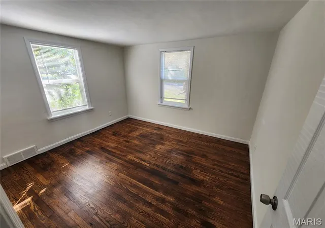 Photo 3 of Single family home for sale at 247 Barto Dr, Saint Louis, MO 63135 | MLS# MIS26066341 | Listing updated on 2026-10-15