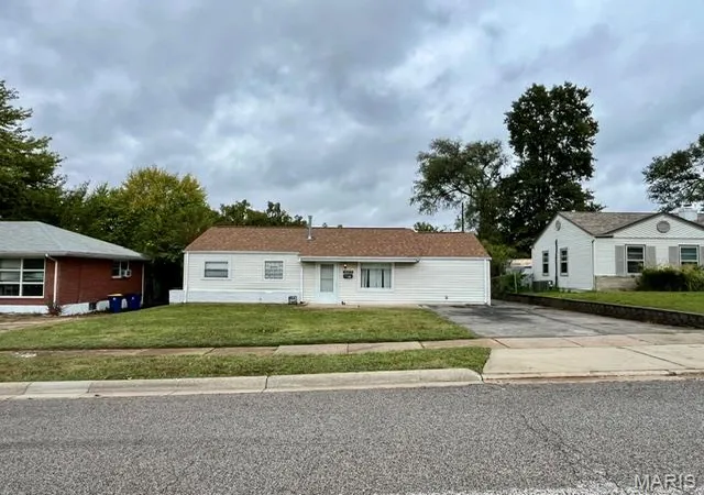 Photo 3 of Single family home for sale at 10315 Saint Jude Ln, Saint Ann, MO 63074 | MLS# MIS26066344 | Listing updated on 2026-10-28