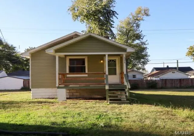Photo 2 of Single family home for sale at 2433 Adams St, Granite City, IL 62040 | MLS# MIS26066345 | Listing updated on 2026-10-16