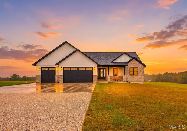 Photo 2 of Single family home for sale at 103 Cheatham Farm Ln, Troy, MO 63379 | MLS# MIS26066347 | Listing updated on 2026-10-19