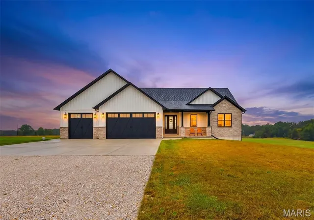 Photo 3 of Single family home for sale at 103 Cheatham Farm Ln, Troy, MO 63379 | MLS# MIS26066347 | Listing updated on 2026-10-19