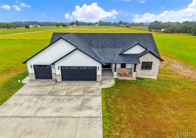 Photo 4 of Single family home for sale at 103 Cheatham Farm Ln, Troy, MO 63379 | MLS# MIS26066347 | Listing updated on 2026-10-19