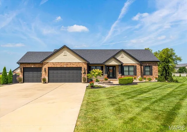 Photo 1 of Single family home for sale at 4119 Summer Oak Dr, Smithton, IL 62285 | MLS# MIS26066353 | Listing updated on 2026-10-29