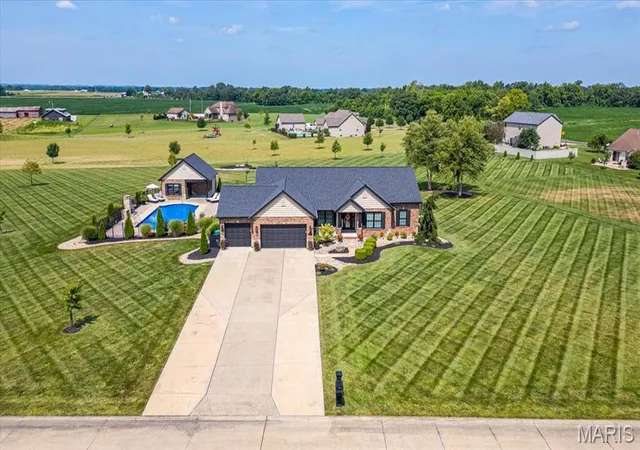 Photo 1 of Single family home for sale at 4119 Summer Oak Dr, Smithton, IL 62285 | MLS# MIS26066353 | Listing updated on 2026-10-29