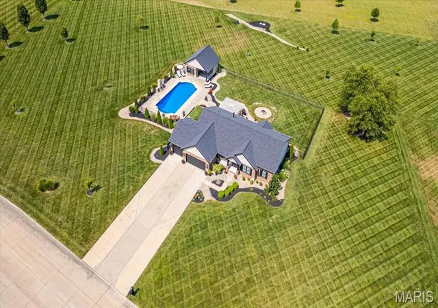 Photo 3 of Single family home for sale at 4119 Summer Oak Dr, Smithton, IL 62285 | MLS# MIS26066353 | Listing updated on 2026-10-29