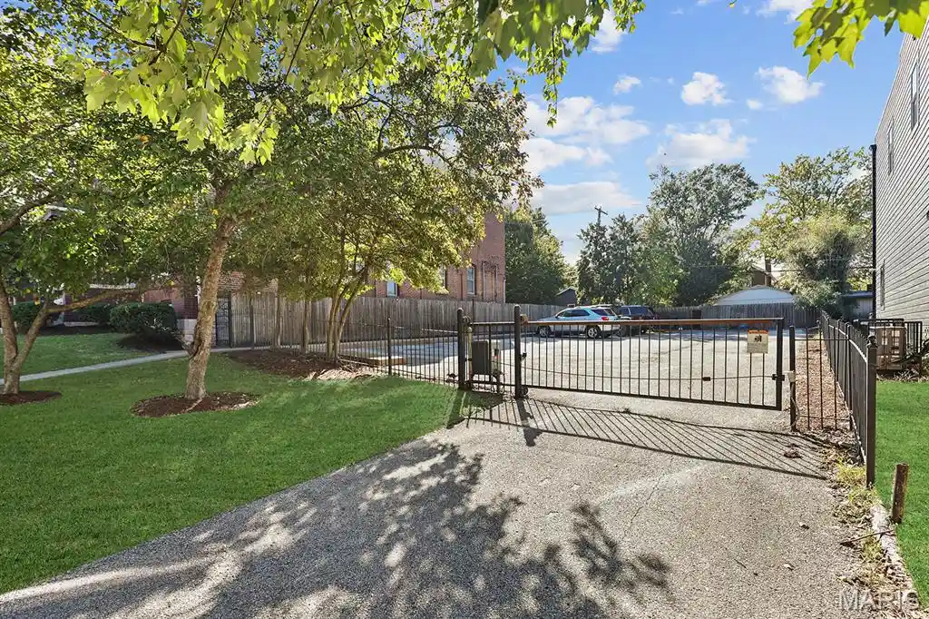 Listing Photo 15 - Condo for sale in 3832 Shaw Blvd located at 3832 Shaw Blvd, Saint Louis, MO 63110 - Unit 3832 Shaw Blvd