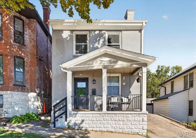 Photo 1 of Single family home for sale at 612 E 4th Street, Alton, IL 62002 | MLS# MIS26066355 | Listing updated on 2026-10-28