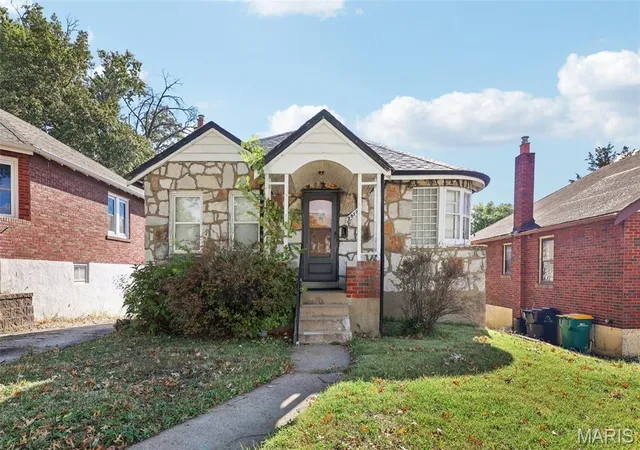 Photo 1 of Sale Pending at 2912 Maywood Ave, Saint Louis, MO 63121 | MLS# MIS26066362 | Listing updated on 2026-10-24