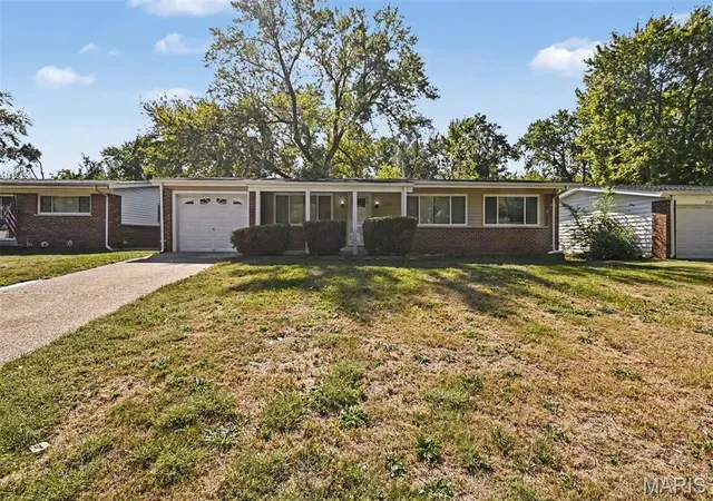 Photo 1 of Single family home for sale at 2680 N Waterford Dr, Florissant, MO 63033 | MLS# MIS26066368 | Listing updated on 2026-10-22