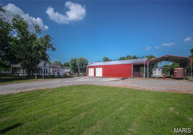 Photo 2 of Single family home for sale at 1924 High St, Chester, IL 62233 | MLS# MIS26066376 | Listing updated on 2026-10-15
