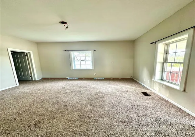 Photo 2 of Single family home for sale at 407 W St Louis St, Bland, MO 65014 | MLS# MIS26066380 | Listing updated on 2026-10-16