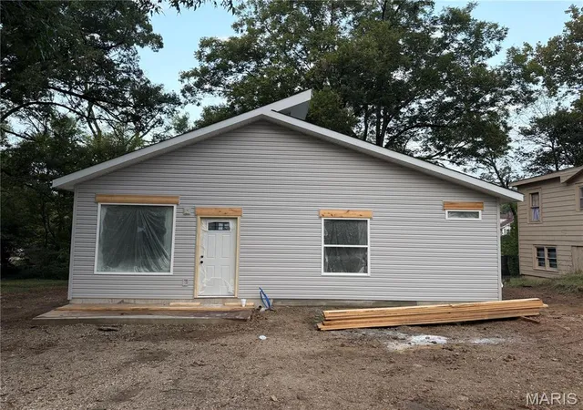 Single family home for sale at 725 N 10th Street, Poplar Bluff, MO 63901 | MLS# MIS26066381 | Listing updated on 2026-10-15