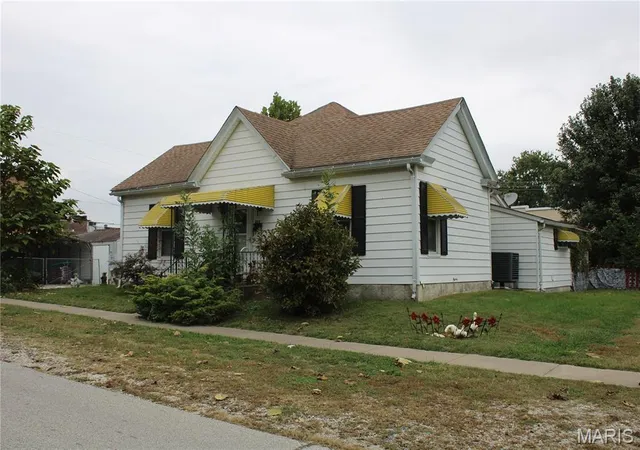 Photo 3 of Single family home for sale at 202 E Caldwell St, Paris, MO 65275 | MLS# MIS26066382 | Listing updated on 2026-10-20