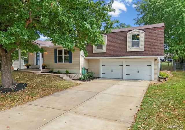 Photo 1 of Single family home for sale at 37 Ann Dr, Saint Peters, MO 63376 | MLS# MIS26066383 | Listing updated on 2026-10-17