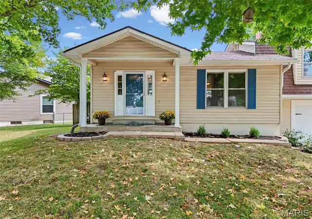 Photo 2 of Single family home for sale at 37 Ann Dr, Saint Peters, MO 63376 | MLS# MIS26066383 | Listing updated on 2026-10-17