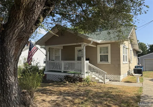 Single family home for sale at 3509 Oscar Ave, Alton, IL 62002 | MLS# MIS26066388