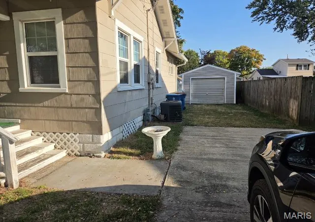 Photo 4 of Single family home for sale at 3509 Oscar Ave, Alton, IL 62002 | MLS# MIS26066388 | Listing updated on 2026-10-26