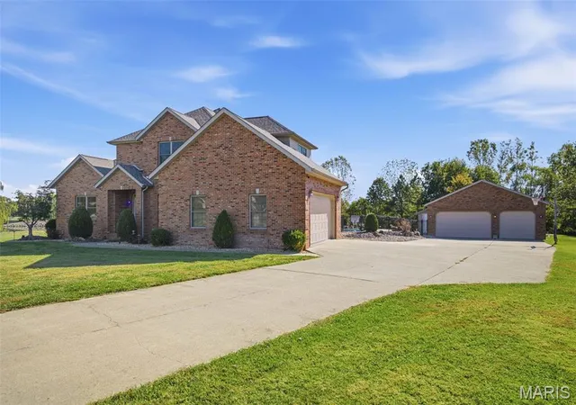 Photo 2 of Single family home for sale at 14032 S Fork, Aviston, IL 62216 | MLS# MIS26066389 | Listing updated on 2026-10-29