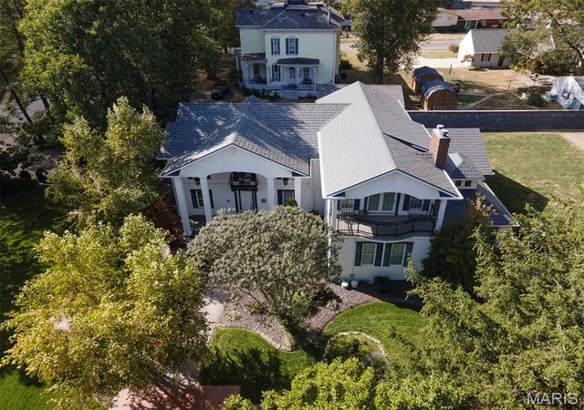 Photo 2 of Single family home for sale at 631 Livingston St, Carlyle, IL 62231 | MLS# MIS26066404 | Listing updated on 2026-10-27