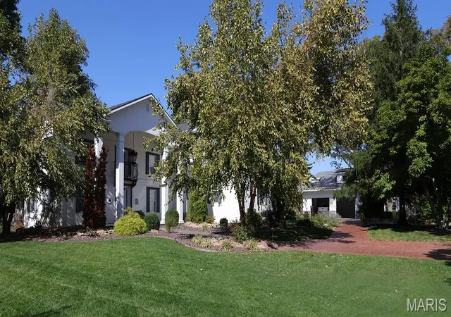 Photo 3 of Single family home for sale at 631 Livingston St, Carlyle, IL 62231 | MLS# MIS26066404 | Listing updated on 2026-10-27