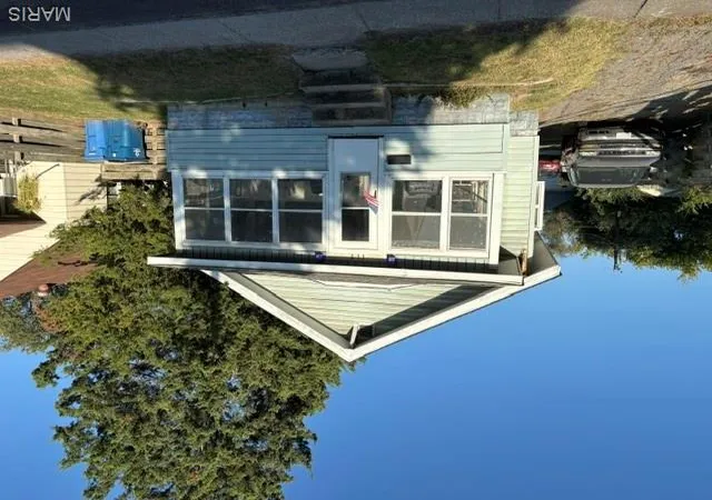 Photo 1 of Single family home for sale at 117 N Pence St, East Alton, IL 62024 | MLS# MIS26066407 | Listing updated on 2026-10-16