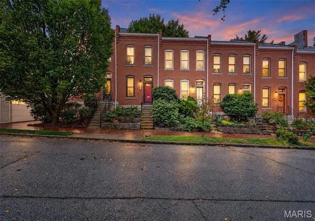 Townhouse for sale at 1309 Mackay Pl, Saint Louis, MO 63104 | MLS# MIS26066409