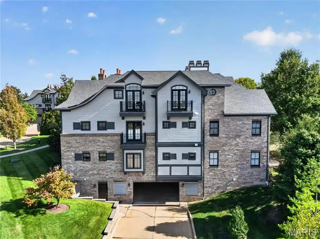 Listing Photo 2 - Condo for sale in 12440 Rott Rd located at 12440 Rott Rd, Sunset Hills, MO 63127 - Unit #3A