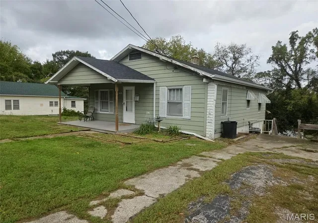 Photo 1 of Single family home for sale at 1618 Singleton Ave, Hannibal, MO 63401 | MLS# MIS26066416 | Listing updated on 2026-10-19